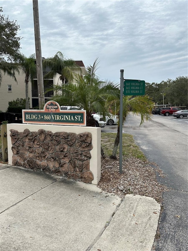 view of community / neighborhood sign