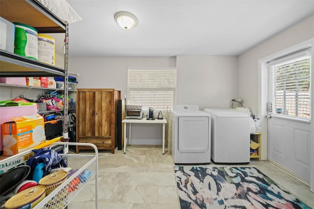 laundry room with laundry area and independent washer and dryer