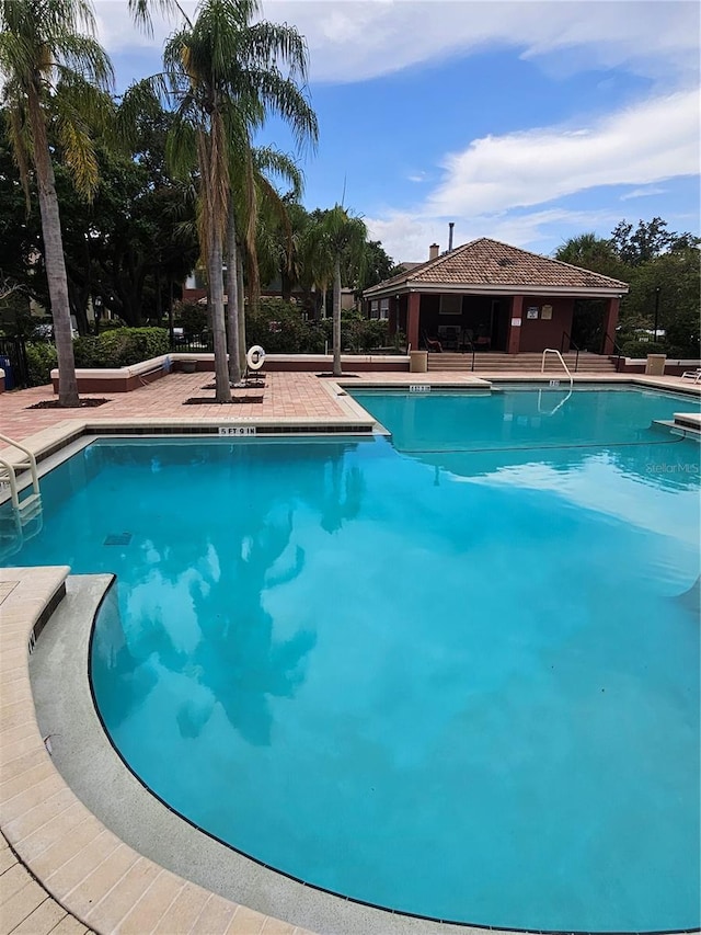 view of swimming pool