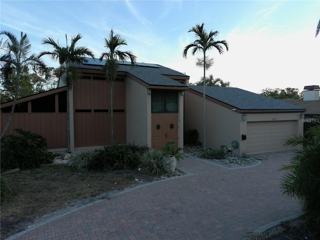 view of front facade with a garage