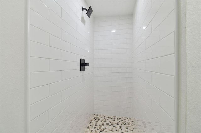 details featuring tiled shower