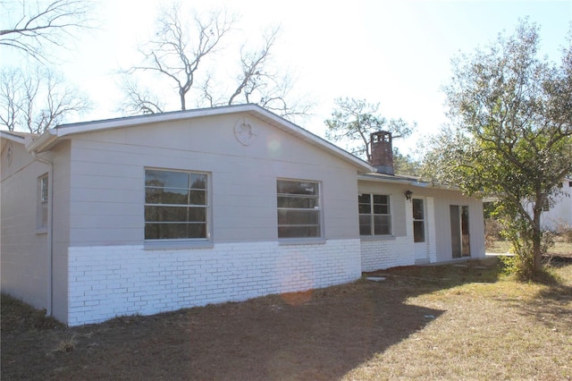 back of house featuring a yard