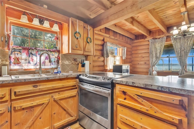 kitchen with sink, tasteful backsplash, wooden ceiling, beamed ceiling, and stainless steel appliances