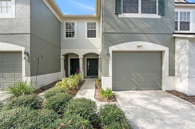 view of front of house featuring a garage