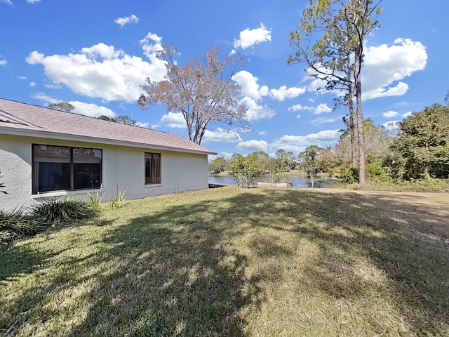 view of yard featuring a water view