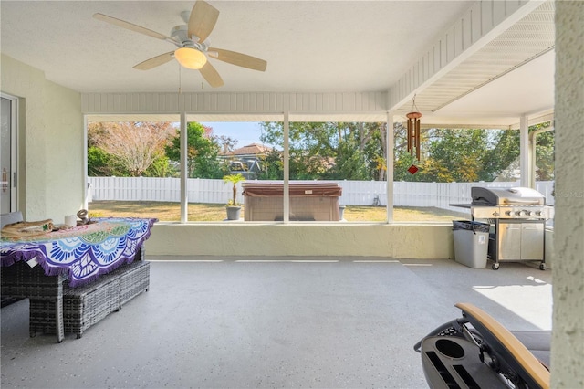 sunroom with ceiling fan