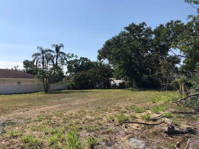 2930 Hawthorne St, Sarasota, FL 34239