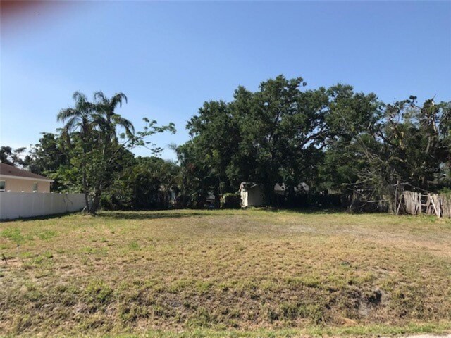 2930 Hawthorne St, Sarasota, FL 34239