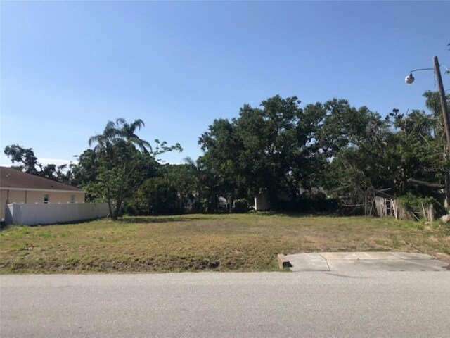 2930 Hawthorne St, Sarasota, FL 34239