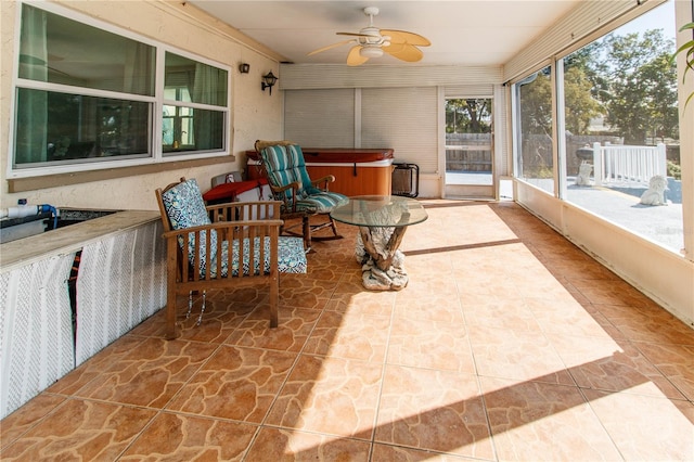 sunroom with ceiling fan