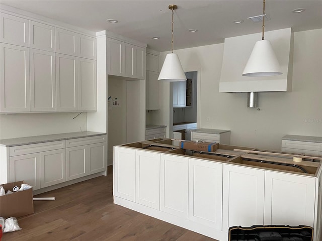 kitchen featuring hanging light fixtures, recessed lighting, wood finished floors, and visible vents