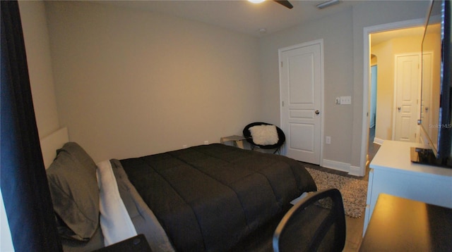 bedroom with ceiling fan