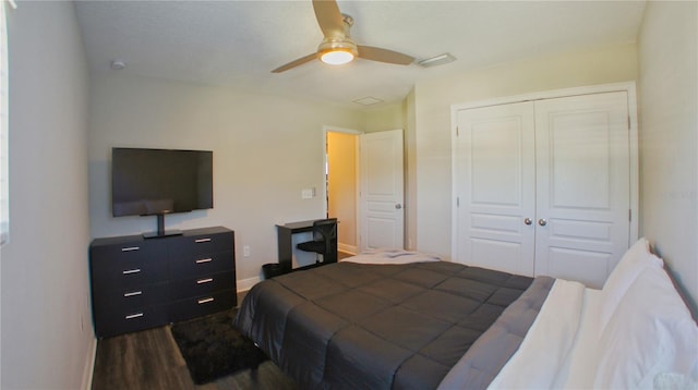 bedroom with wood-type flooring, ceiling fan, and a closet