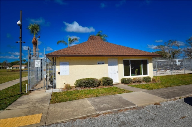 view of front of house with a front yard