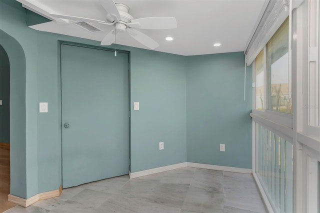 unfurnished bedroom featuring ceiling fan and a closet