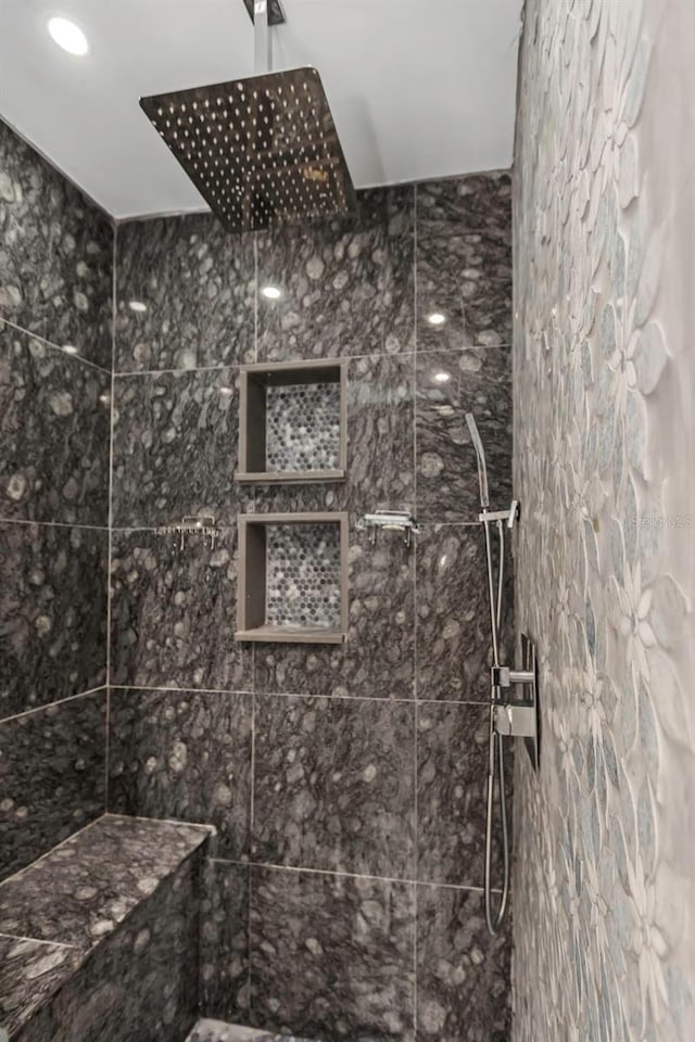 bathroom featuring a tile shower