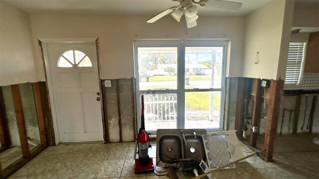 entryway featuring ceiling fan