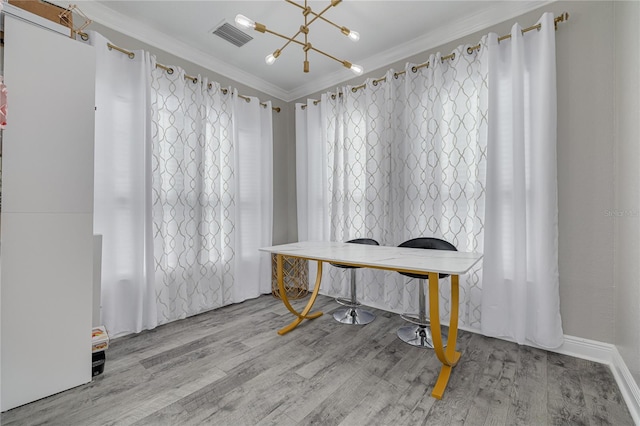 office area with visible vents, crown molding, an inviting chandelier, and wood finished floors