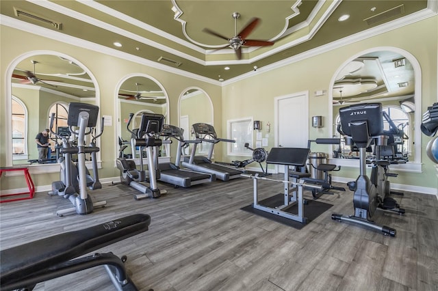 exercise room featuring visible vents, a ceiling fan, and ornamental molding