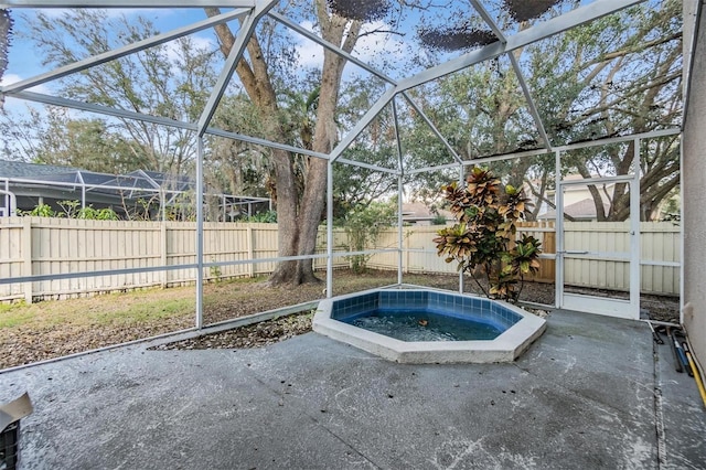 view of pool with an in ground hot tub and a patio area