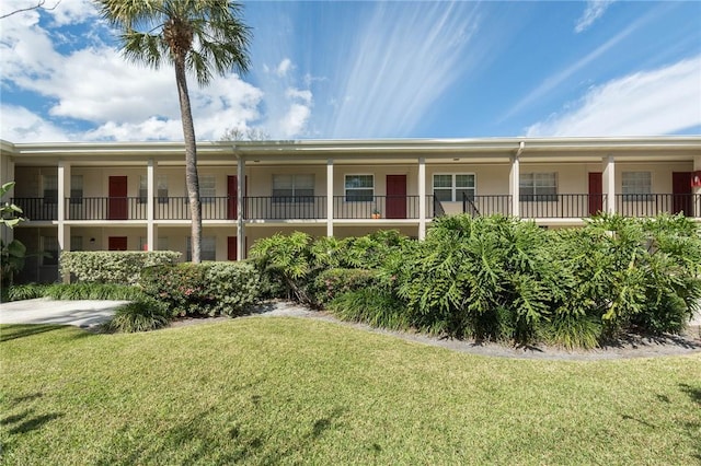 view of front of home with a front lawn