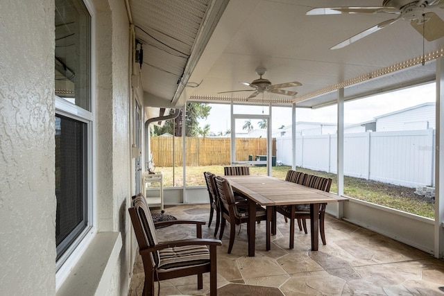 sunroom with ceiling fan