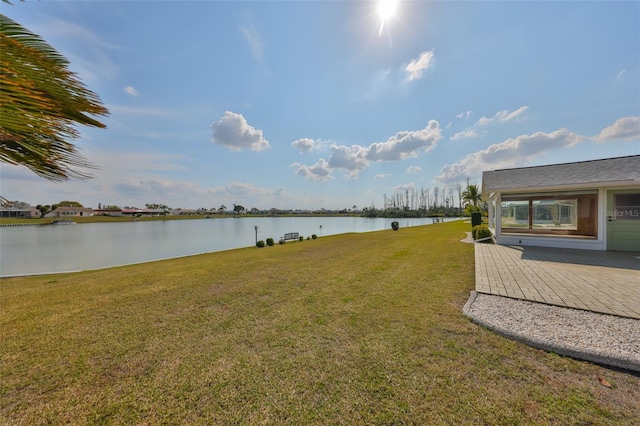 view of yard featuring a water view