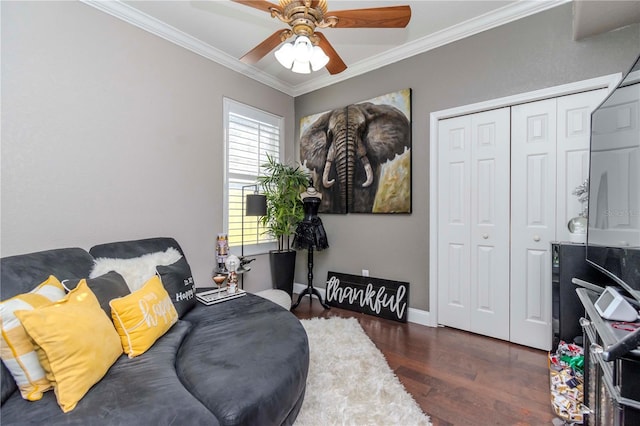 living room featuring crown molding, dark hardwood / wood-style floors, and ceiling fan