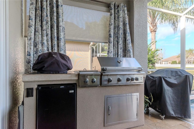 view of patio featuring an outdoor kitchen and grilling area