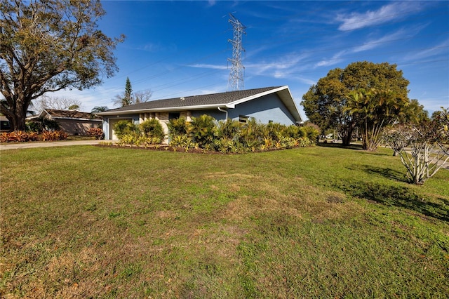 view of front facade with a front lawn