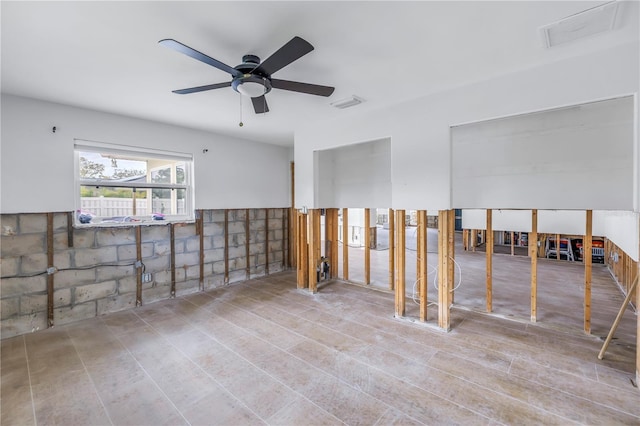 empty room featuring ceiling fan