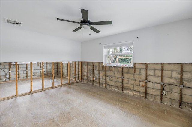 empty room with ceiling fan