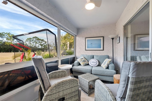 sunroom with ceiling fan