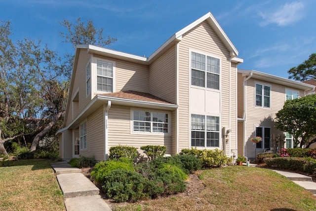 view of front of house featuring a front lawn