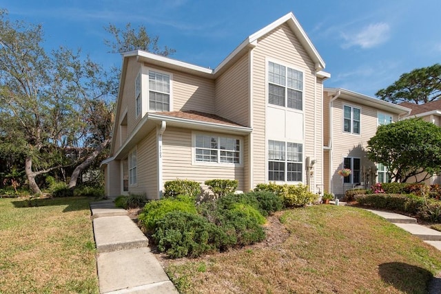 view of front of home featuring a front yard