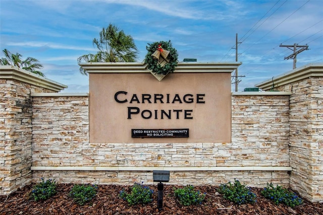 view of community / neighborhood sign