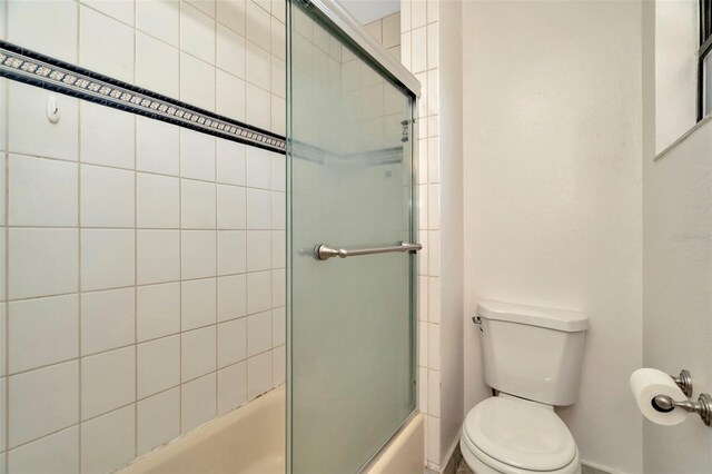 540 Florida Cir S, Apollo Beach, FL 33572 - bathroom featuring toilet and enclosed tub / shower combo