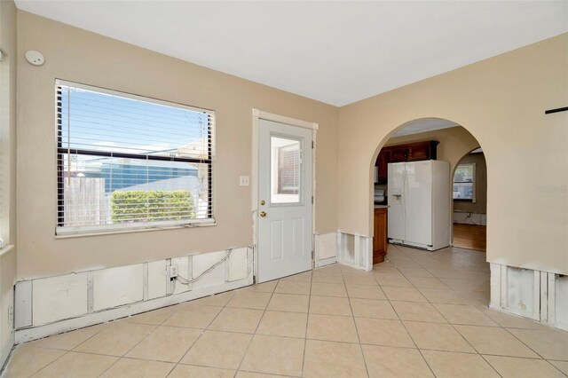 540 Florida Cir S, Apollo Beach, FL 33572 - entryway featuring arched walkways and light tile patterned floors