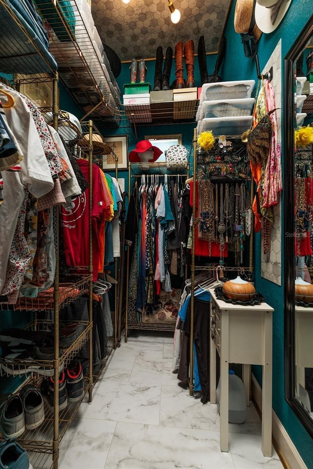 view of spacious closet