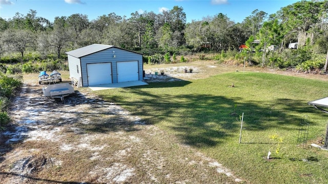 view of yard featuring a garage and an outdoor structure