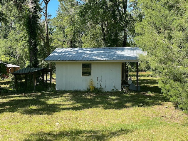 view of outdoor structure featuring a lawn