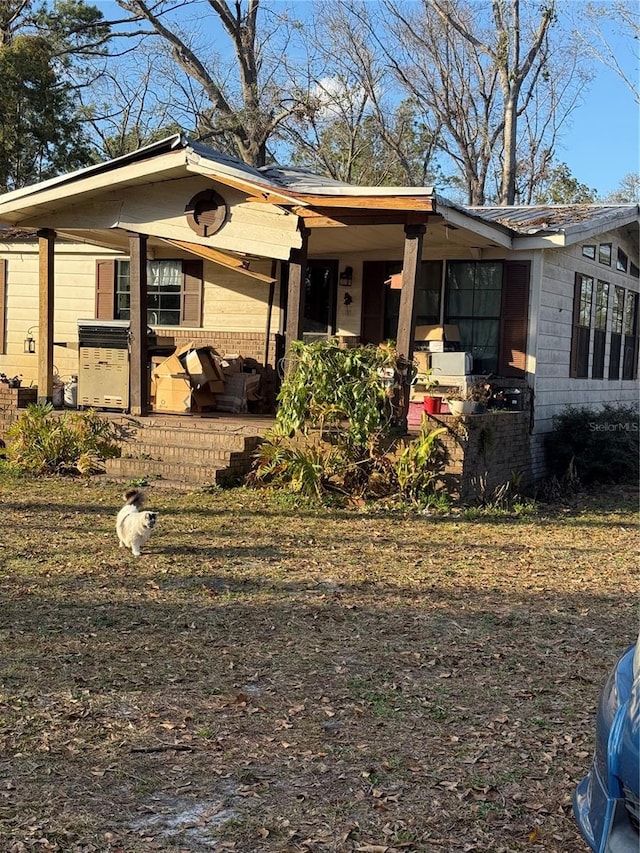 view of front of property featuring covered porch