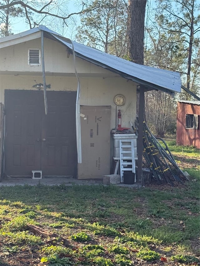 view of outbuilding featuring a yard