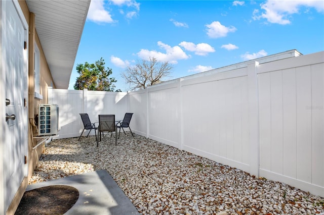 view of yard featuring a patio