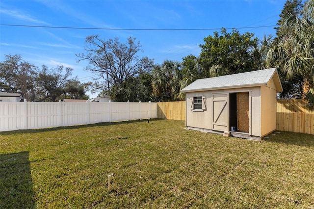 view of yard with a shed