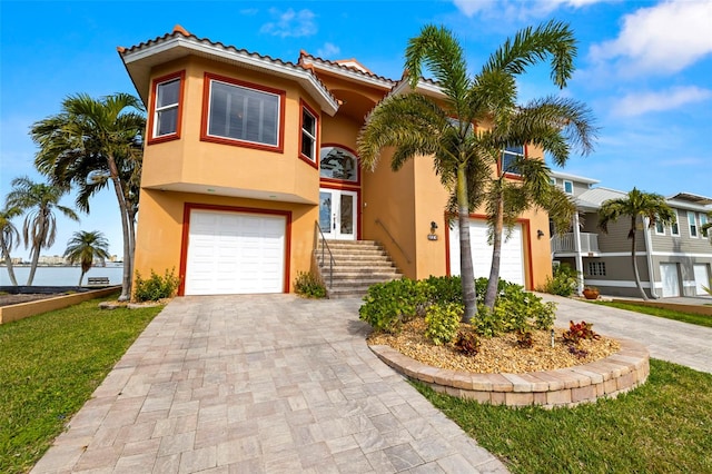 view of front facade with a garage