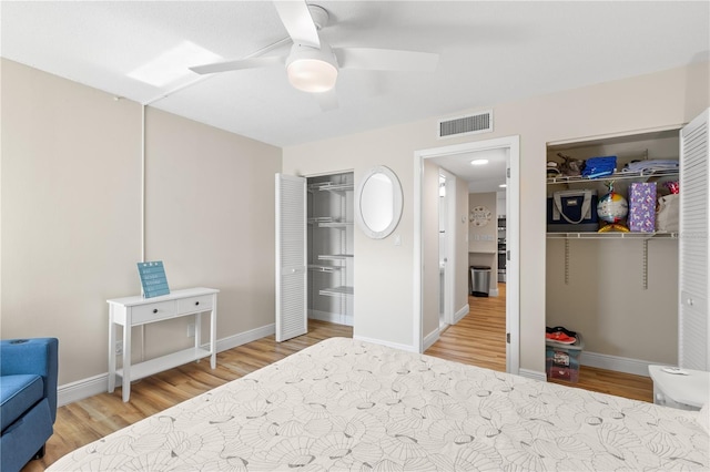 bedroom with hardwood / wood-style flooring, ceiling fan, and a closet