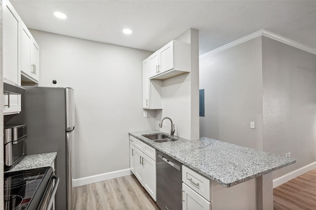 kitchen featuring a sink, light wood-style floors, electric range oven, and dishwasher