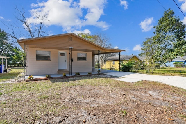 view of front of home with a front lawn and a carport