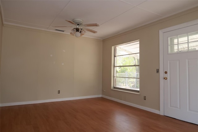 entryway featuring hardwood / wood-style flooring, crown molding, and ceiling fan